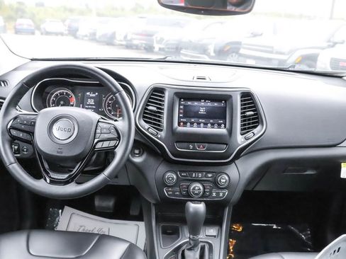 Used 2019 Jeep Cherokee Latitude Plus FWD image 29