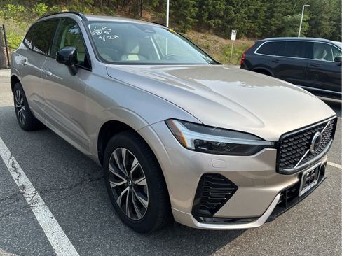 Used 2024 Volvo XC60 B5 Core w/ Climate Package AWD/4WD image 3