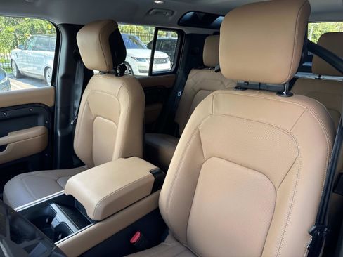 New 2025 Land Rover Defender 110 S image 21