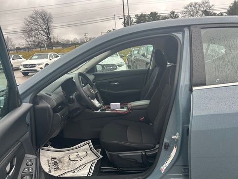 Certified 2025 Nissan Sentra SV w/ Lighting Package image 11