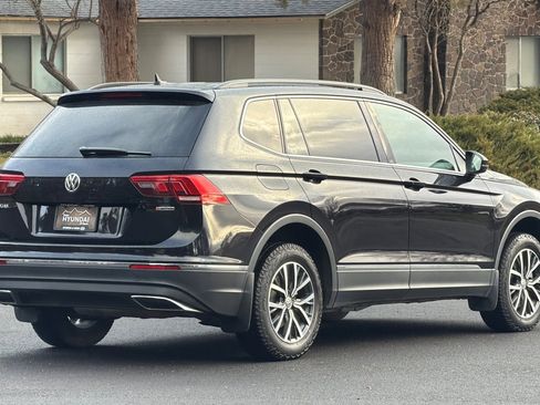 Used 2020 Volkswagen Tiguan SE w/ Panoramic Sunroof Package image 4