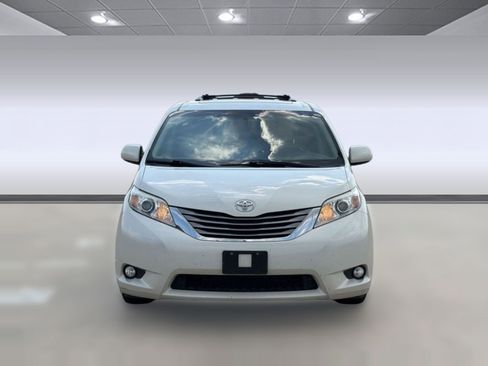 Used 2017 Toyota Sienna XLE w/ XLE Navigation Package FWD image 6