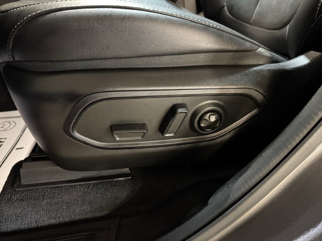Used 2024 Jeep Grand Cherokee Altitude AWD/4WD image 13
