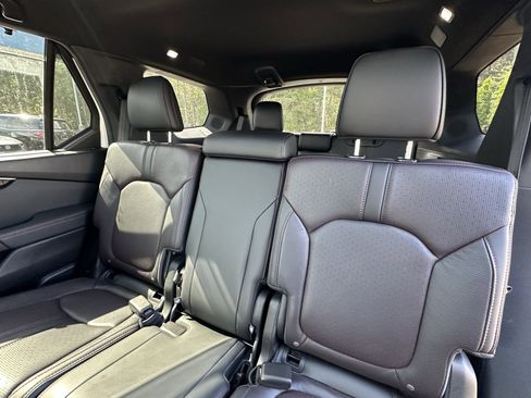 Used 2025 Honda Pilot Black Edition image 8