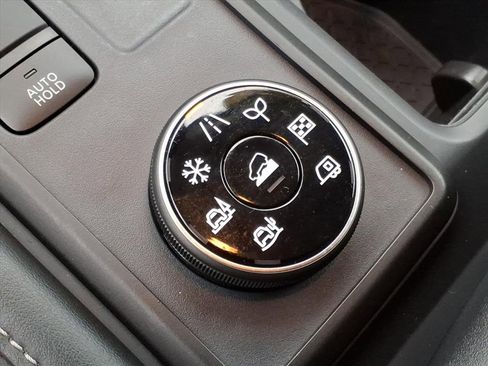 Certified 2024 Nissan Pathfinder S image 13