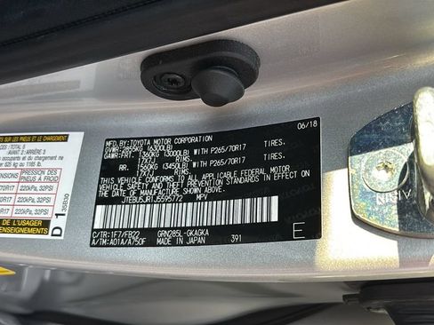 Used 2018 Toyota 4Runner SR5 AWD/4WD image 33