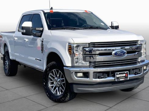 Used 2019 Ford F250 Lariat w/ Lariat Ultimate Package AWD/4WD image 3