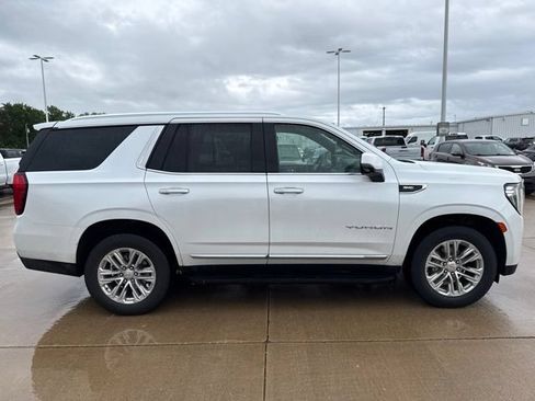 Used 2023 GMC Yukon SLT w/ SLT Premium Package AWD/4WD image 2