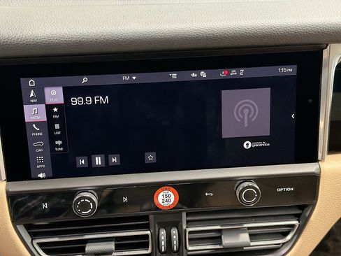 Certified 2025 Porsche Macan image 31