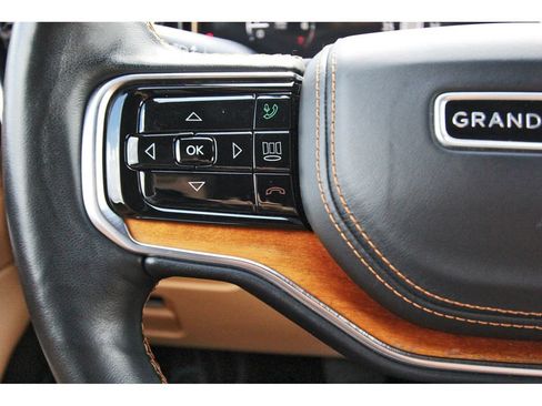 Used 2022 Jeep Grand Wagoneer Series III w/ Rear Seat Video Group 1 AWD/4WD image 16