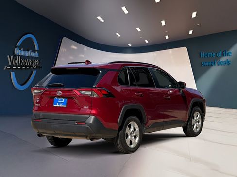 Used 2019 Toyota RAV4 XLE FWD image 5