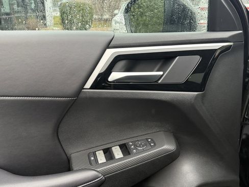 Used 2025 Mitsubishi Outlander SE image 9