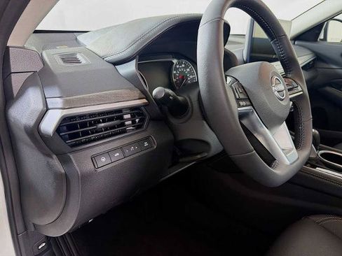 Certified 2025 Nissan Altima 2.5 SL FWD image 8