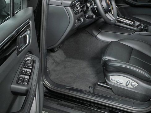 New 2026 Porsche Macan AWD image 8