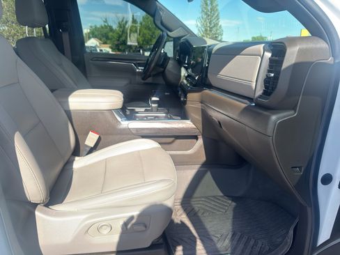 Used 2023 Chevrolet Silverado 1500 LTZ w/ LTZ Convenience Package II AWD/4WD image 17