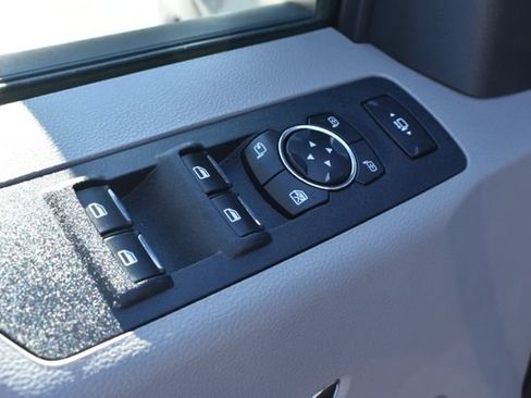 Used 2017 Ford F250 XLT w/ XLT Premium Package AWD/4WD image 19