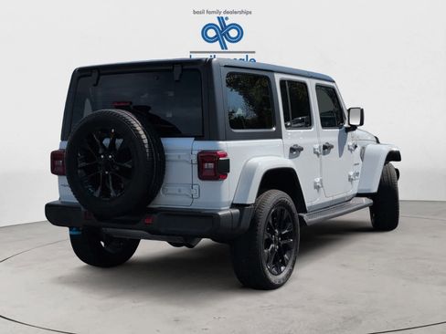 Used 2023 Jeep Wrangler Sahara w/ Cold Weather Group image 9