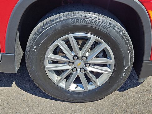Used 2023 Chevrolet Traverse LT AWD/4WD image 8