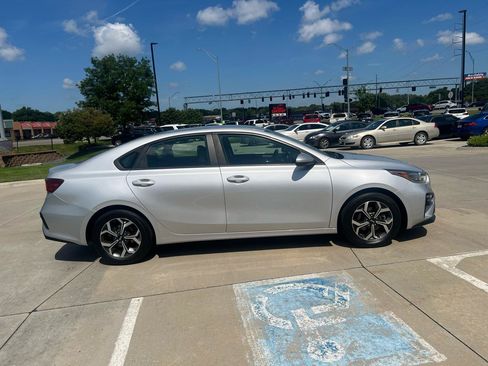 Used 2019 Kia Forte LXS FWD image 5