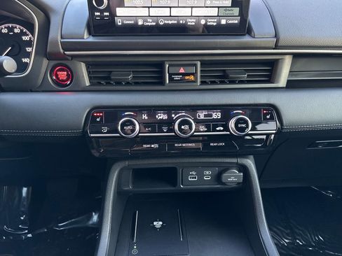 Used 2025 Honda Pilot Touring image 18