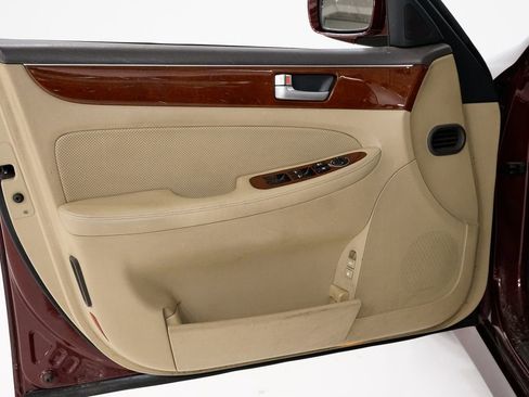 Used 2012 Hyundai Genesis 3.8 image 7