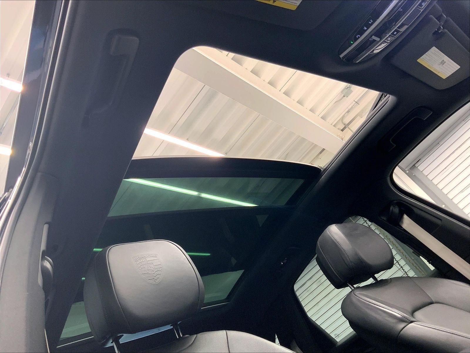 Certified 2023 Porsche Cayenne Platinum Edition AWD/4WD image 27