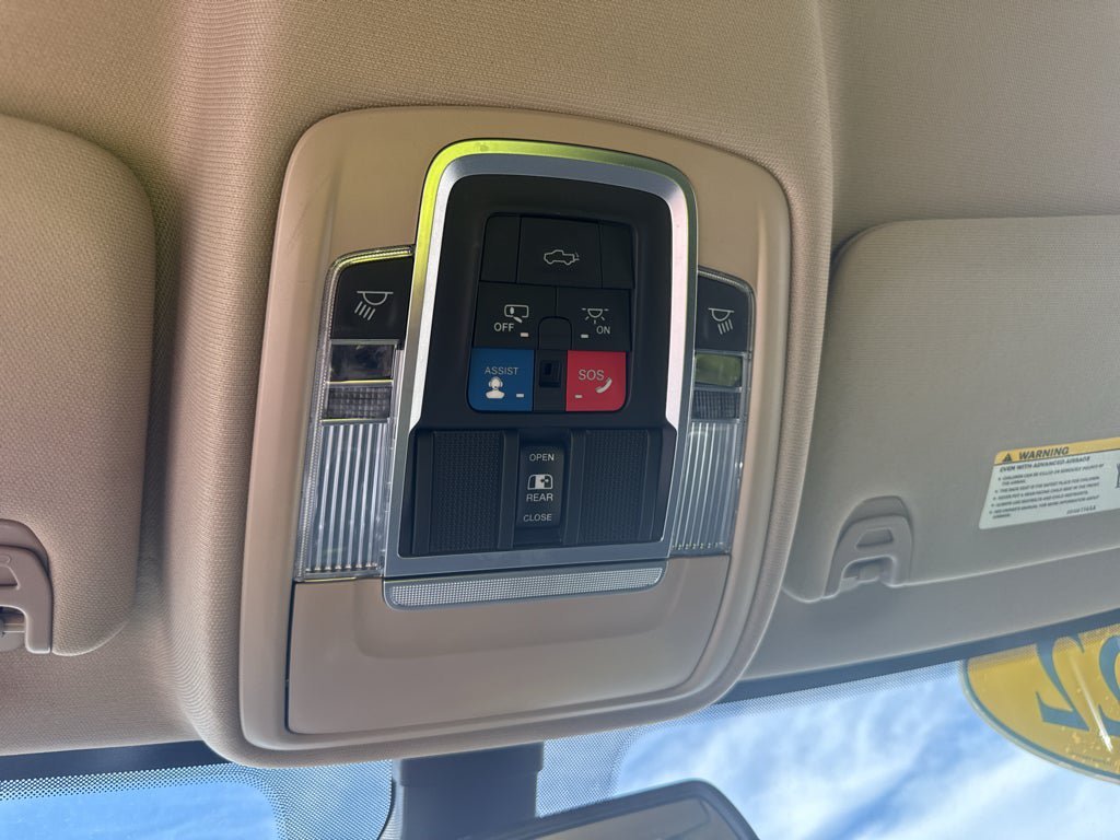 Used 2022 RAM 3500 Laramie AWD/4WD image 17