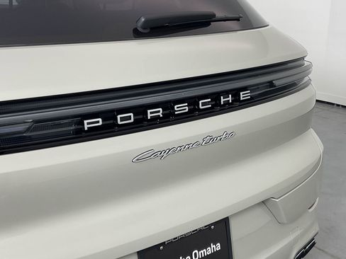 Used 2024 Porsche Cayenne Turbo image 12
