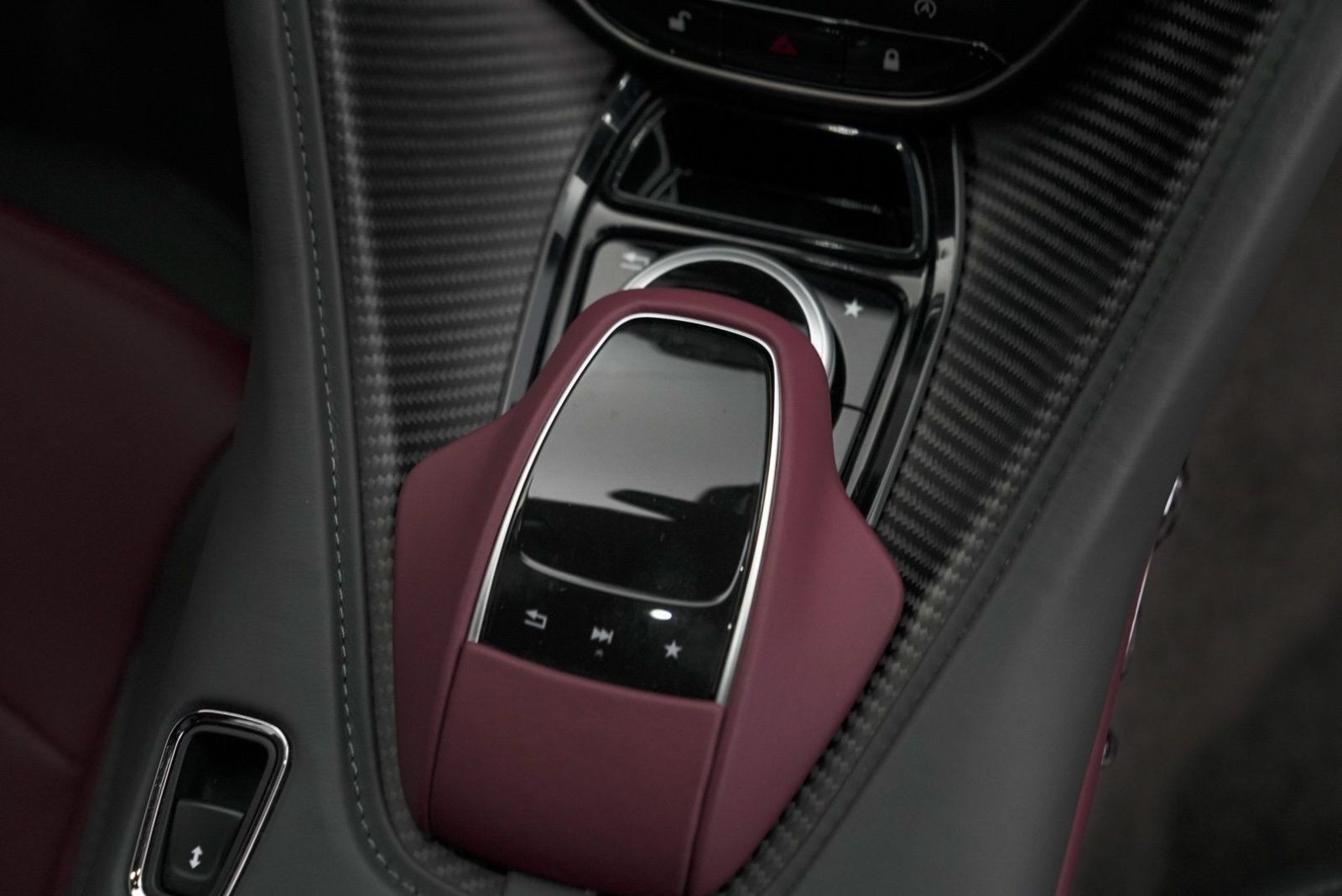 Used 2023 Aston Martin DBS Coupe RWD image 29