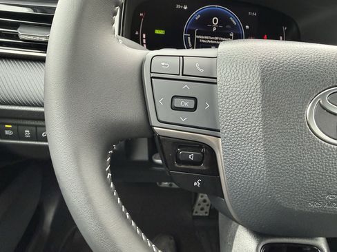 Used 2025 Toyota Camry SE image 25