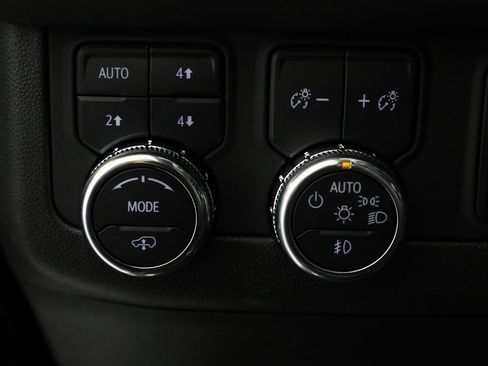 Used 2025 GMC Yukon XL AT4 Ultimate image 19