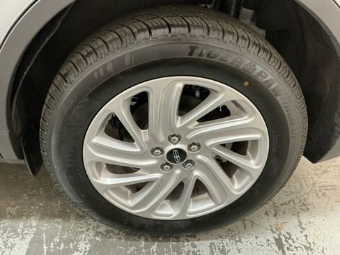 Used 2023 Lincoln Corsair FWD image 9