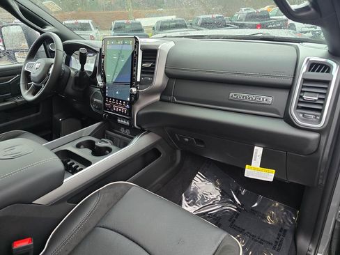 New 2026 RAM 2500 Laramie AWD/4WD image 32