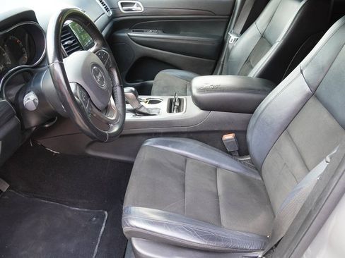 Used 2021 Jeep Grand Cherokee Laredo X AWD/4WD image 12