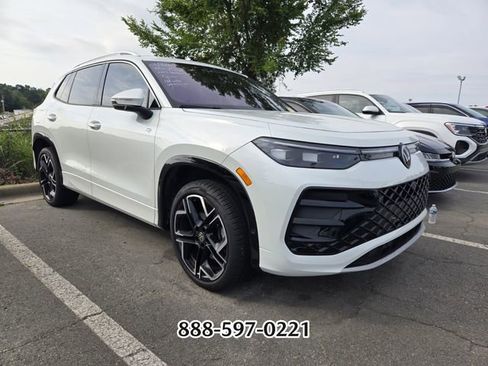 Used 2025 Volkswagen Tiguan SEL R-Line AWD/4WD image 11