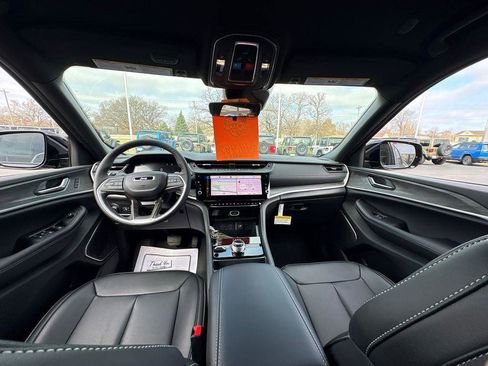 New 2026 Jeep Grand Cherokee Limited AWD/4WD image 11