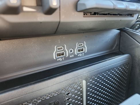 Used 2025 RAM 1500 Laramie AWD/4WD image 11