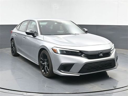 Used 2023 Honda Civic Sport image 2