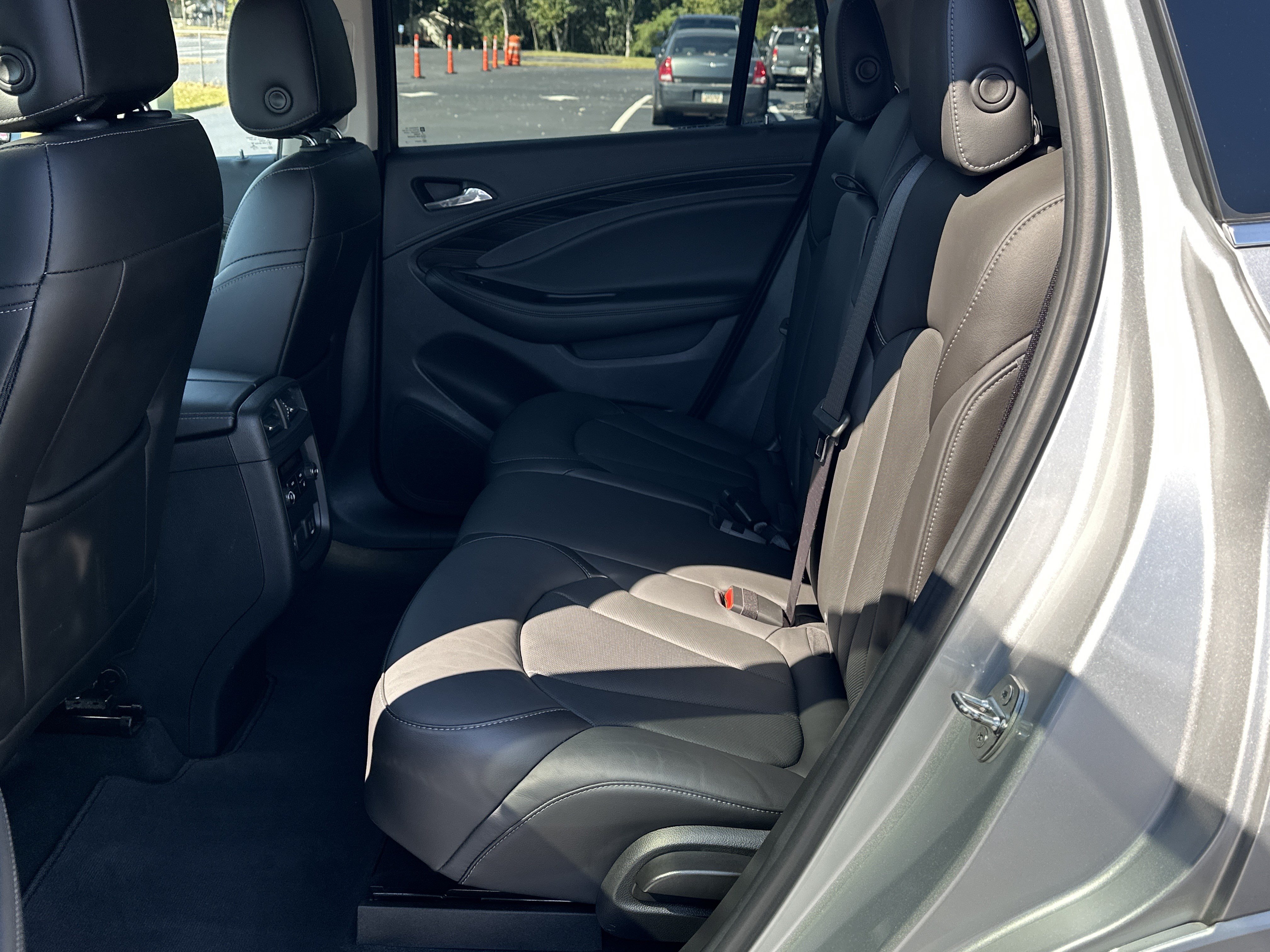 Used 2019 Buick Envision Essence FWD image 16