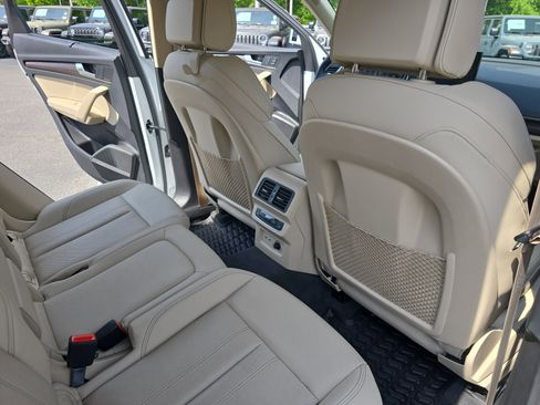 Used 2023 Audi Q5 2.0T Prestige w/ Prestige Package AWD/4WD image 11