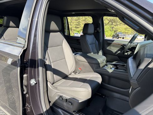 New 2026 Chevrolet Suburban Z71 image 11