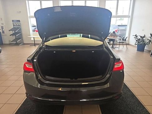 Used 2017 Chevrolet Malibu LT FWD image 27