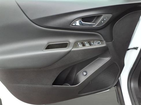 Certified 2024 Chevrolet Equinox LT image 11