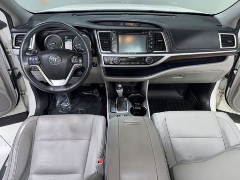 Used 2016 Toyota Highlander Limited Platinum AWD/4WD image 18