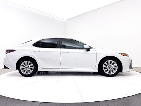 Used 2021 Toyota Camry LE w/ Carpet Mat Package (TMS) FWD image 38