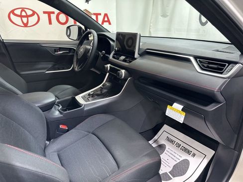 Used 2025 Toyota RAV4 SE image 9