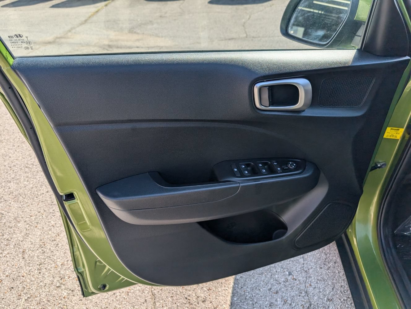 Used 2024 Hyundai Venue SEL FWD image 11