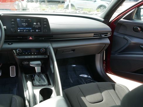 Used 2025 Hyundai Elantra Sport FWD image 22