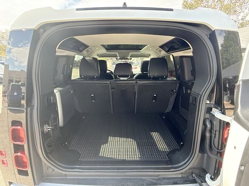 Used 2020 Land Rover Defender 110 SE image 27