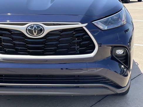 Used 2024 Toyota Highlander XLE FWD image 8